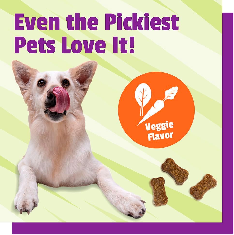 30 Chews Pet Naturals Skin and Coat Supplement for Dogs with Dry, Itchy, and Irritated Skin - Salmon Oil, Vitamin E, and Flax Oil - Vet Recommended - Corn and Wheat Free