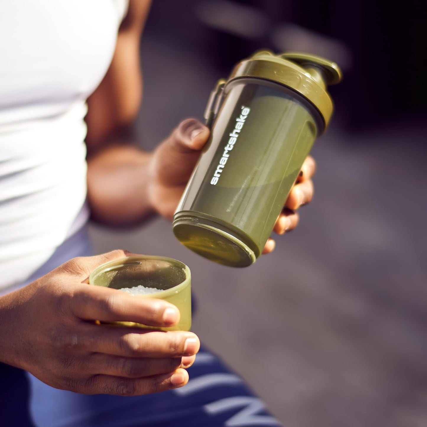 800ml Smartshake O2GO ONE Plastic Protein Shaker Bottle - Leakproof Screw-on Lid - BPA Free - Mist Gray