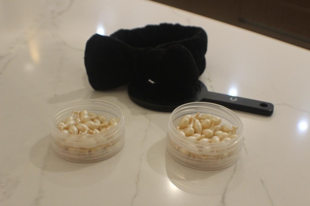 Breakable Capsules with Vitamin C and Hyaluronic Acid for Skin Care