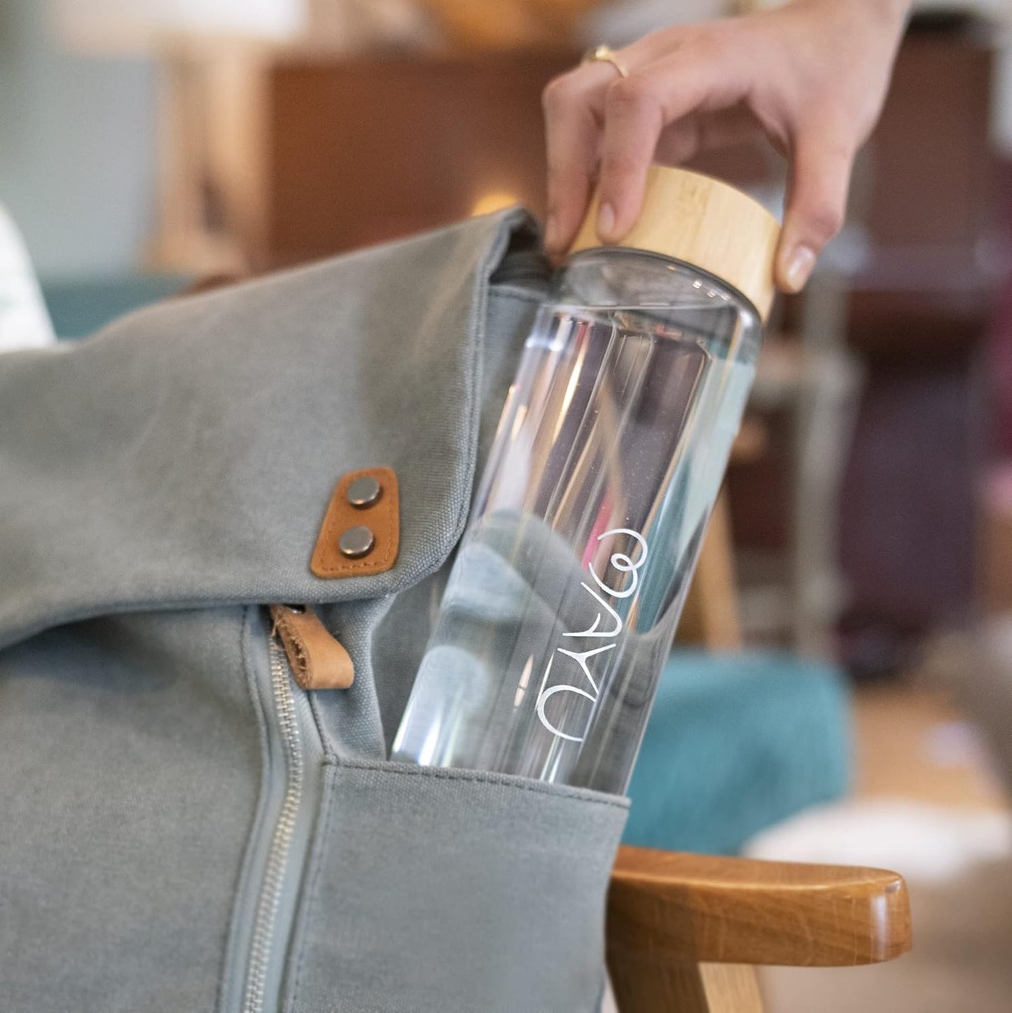 Eco-Friendly 1L Glass Water Bottle with Bamboo Lid - BPA-Free, Leak-Proof Design for Outdoor Picnics and Everyday Use