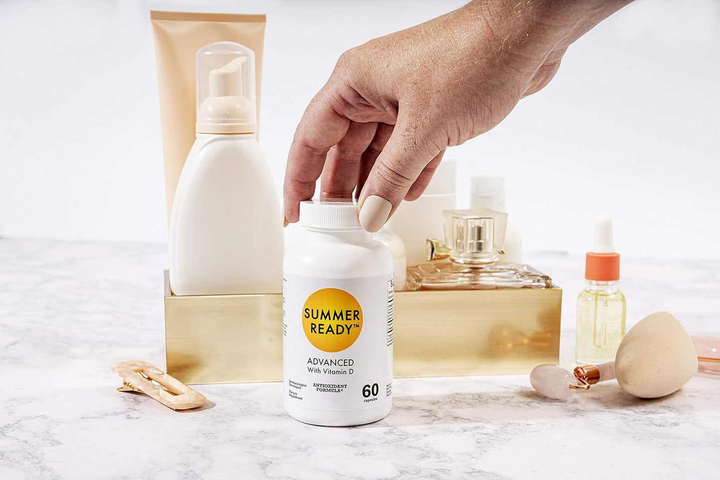 Antioxidant Supplement Capsules with Vitamin D3, Vitamin B3, and Fern Extract for Summer Skin Care