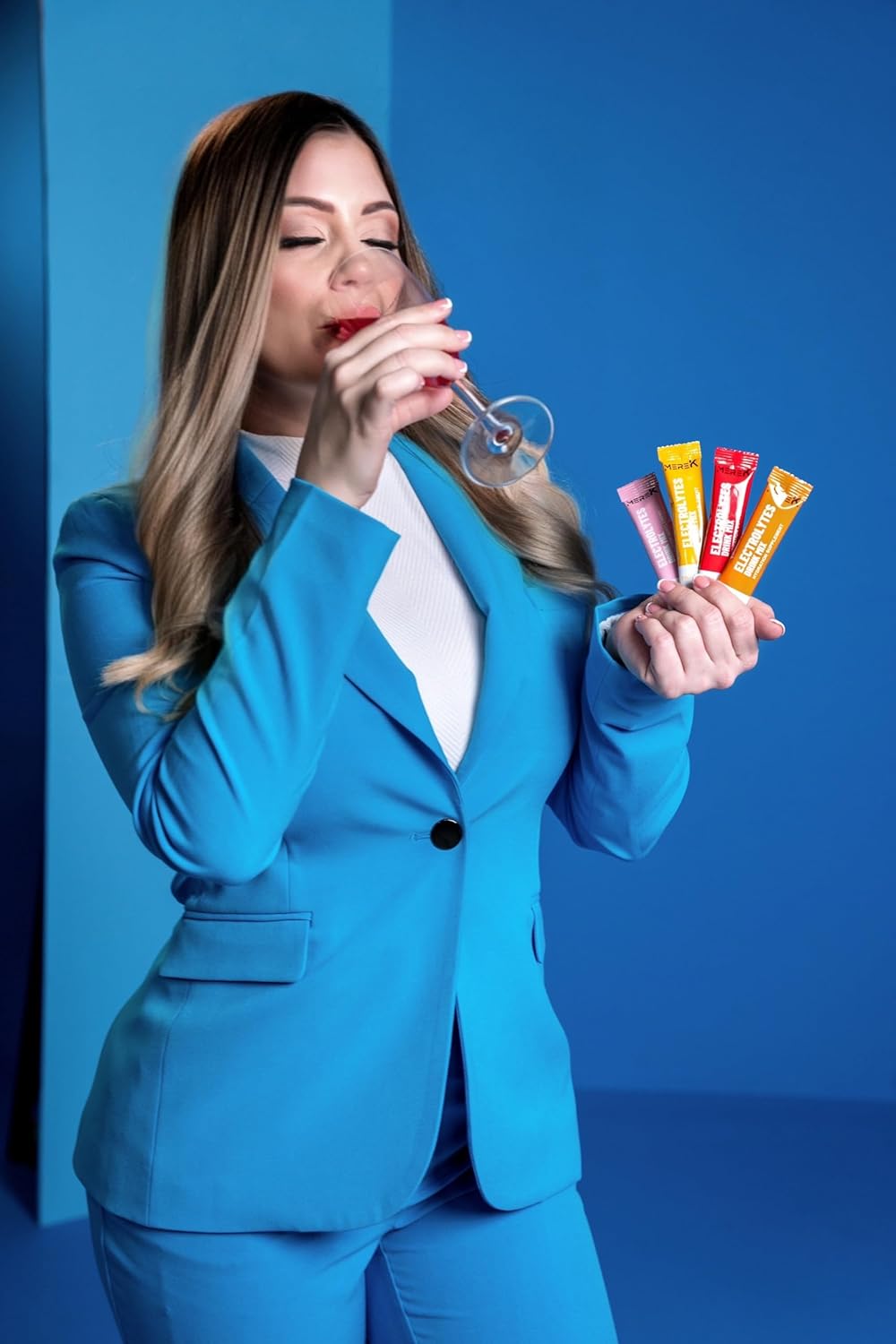 mereK Electrolyte Hydration Powder Supplements - 16 Easy Open Single-Serving Sachets, Perfect for Workouts and Travel, Sugar-Free, Calorie-Free, Keto Friendly